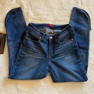 JENNIFER LOPEZ WOMAN SKINNY ANKLE JEANS